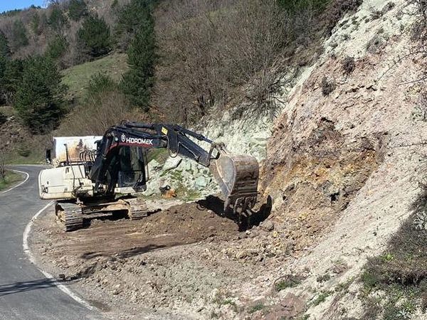 Muammer Özer 80 Yıldan Beri Yapılmayan Yola İlk Kazmayı Vurdu