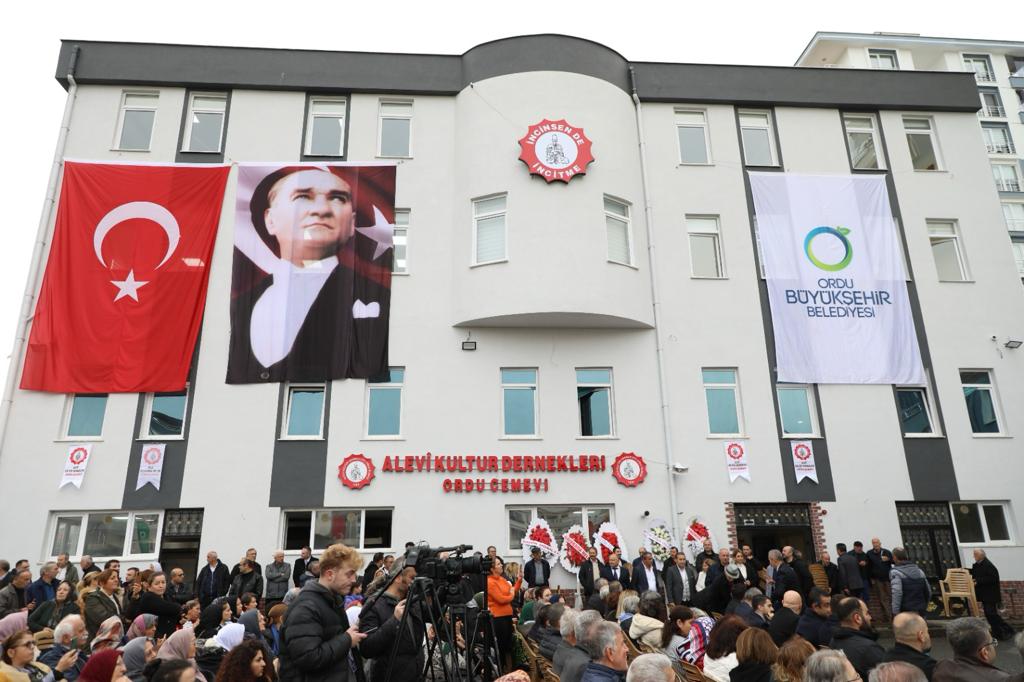 BÜYÜKŞEHİR BELEDİYESİNCE TAMAMLANAN CEMEVİNİN AÇILIŞI YAPILDI