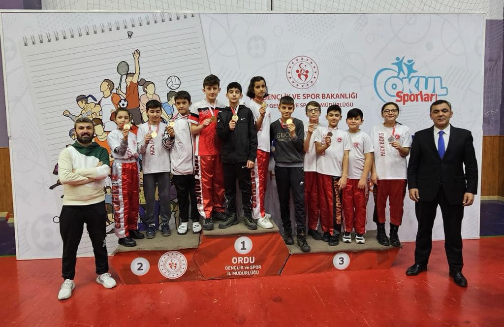 MESUDİYELİ KİCK BOKSÇULAR FIRTINA GİBİ ESTİ