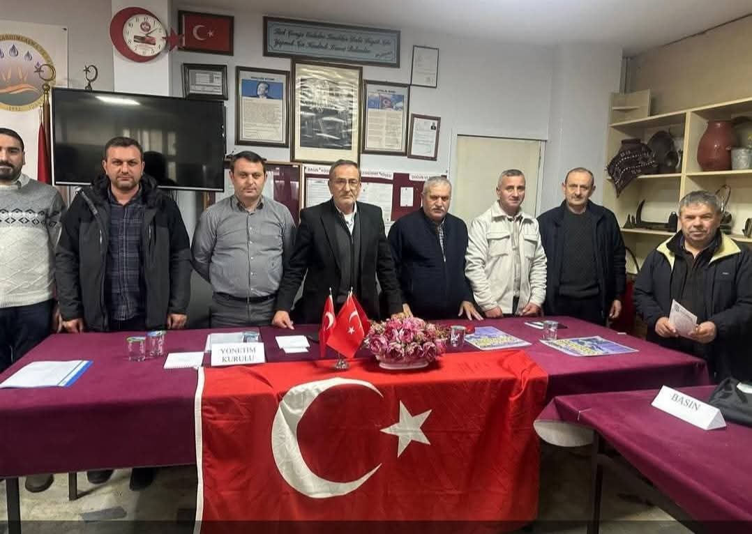 PEŞPINAR KÖYLÜLERİ DERNEK BAŞKANI HALİM ÇAMURCU'YU BIRAKMADI