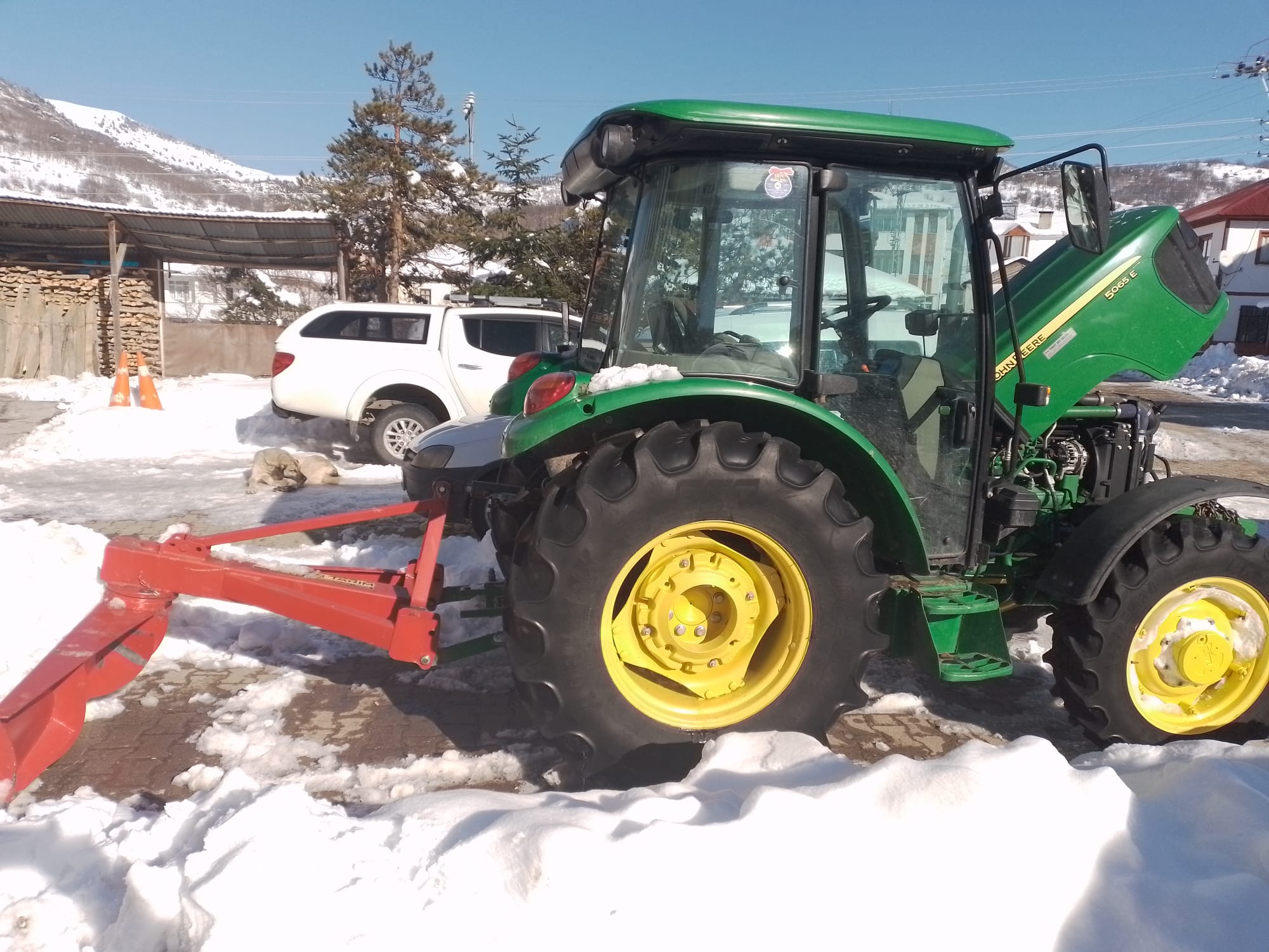 İSTANBUL YEŞİLCE DERNEĞİ KÖYE KAR KÜREME BIÇAĞI GÖNDERDİ