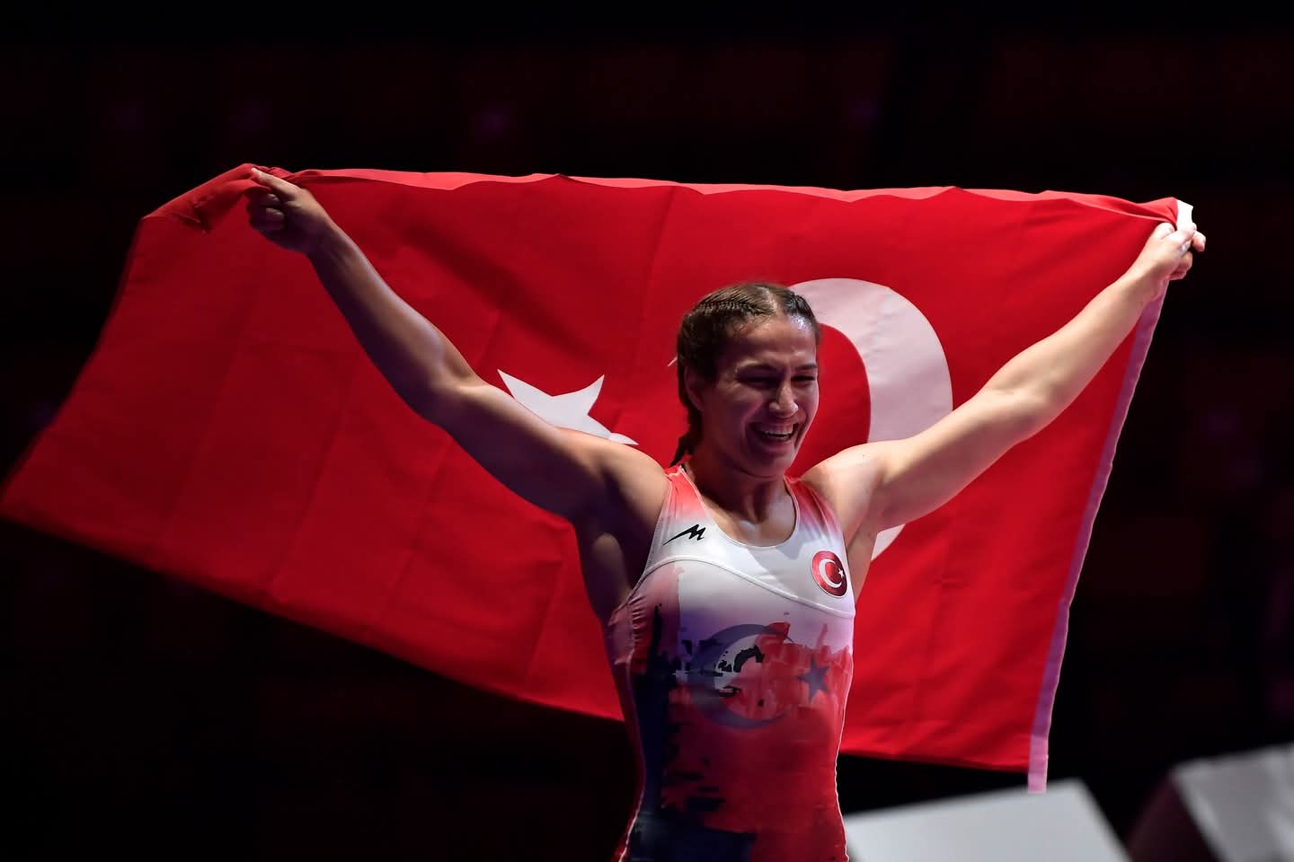 DÜNYANIN EN İYİ KADIN GÜREŞÇİSİ TÜRK