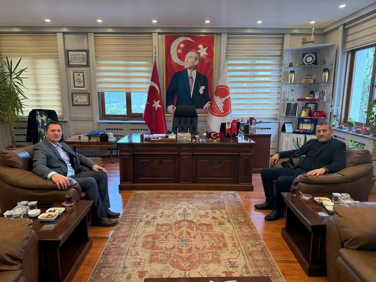 Mesudiye Belediye Başkanı Cengiz Koçyiğit, Koyulhisar Belediye Başkanı Bora Karakullukcu’yu Ziyaret Etti