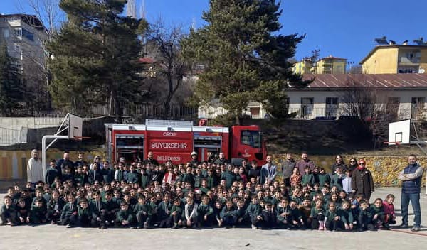 ÖĞRENCİLER YANGIN TATBİKATI YAPTI