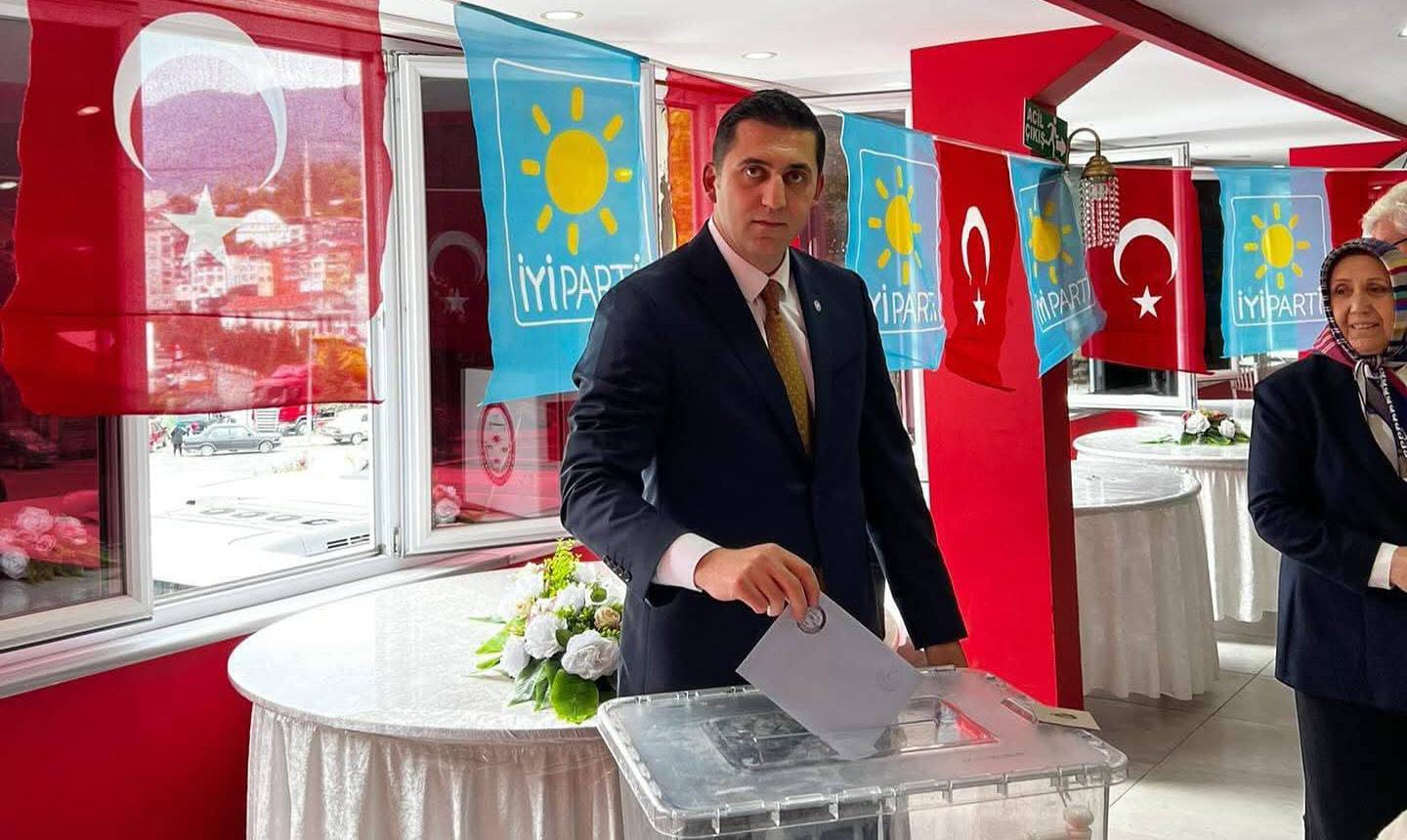 İYİ PARTİ KUMRU İLÇE BAŞKANLIĞINA UĞUR EVİN SEÇİLDİ