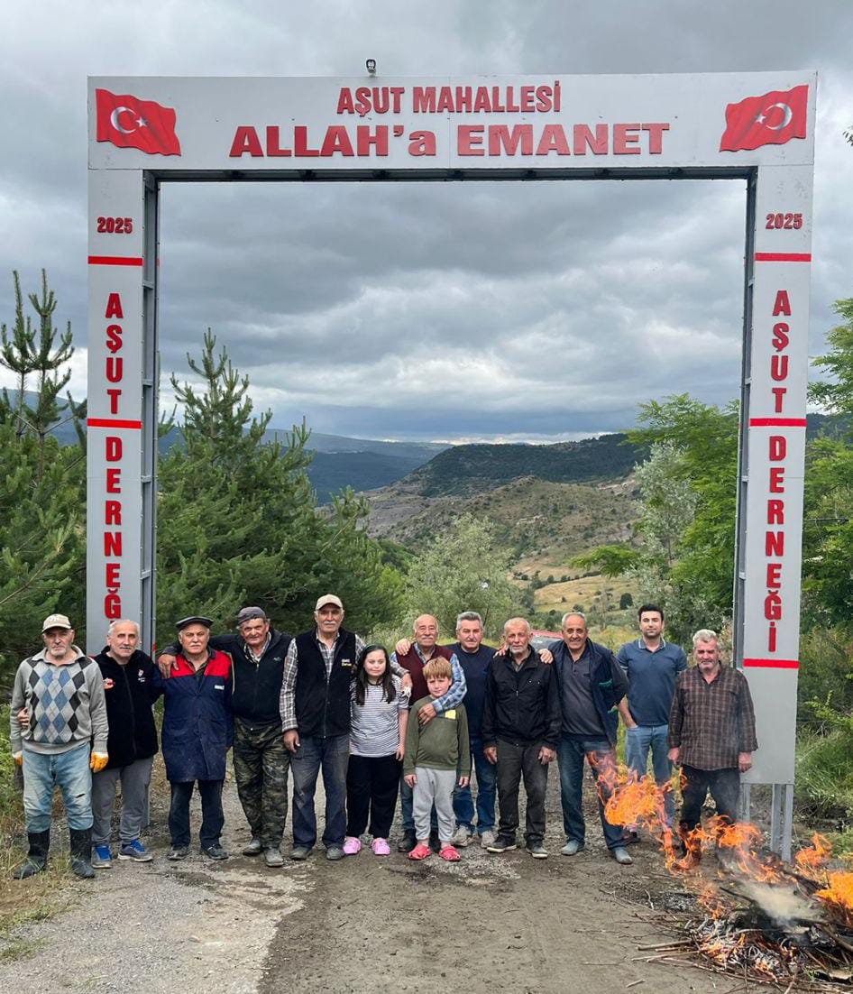 AŞUT MAHALLESİ'NE GİRİŞ TABELASI YAPTIRILDI