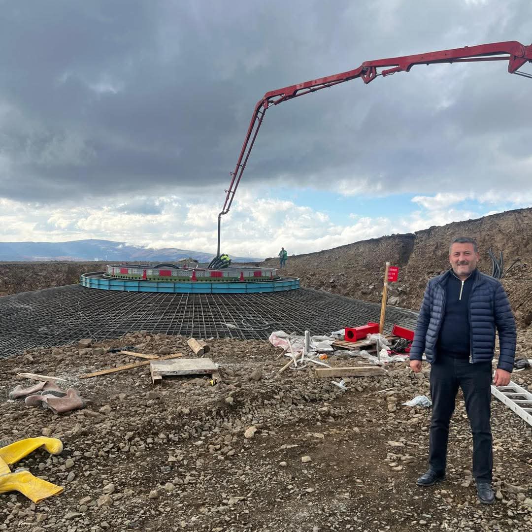 BAŞKAN KOÇYİĞİT BEYSEKİ KÖYÜ RÜZGAR ENERJİ SANTRALİNDE İNCELEME YAPTI