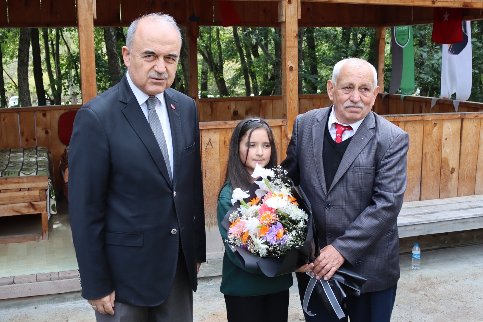 HAYIRLI TORUN ŞEHİT DEDESİ İÇİN KÖYDE ODA YAPTIRDI