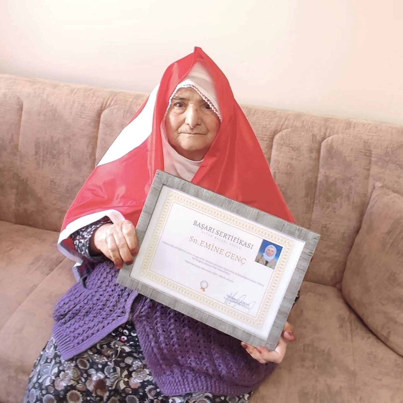 88 YAŞINDA OKUMA YAZMA ÖĞRENDİ