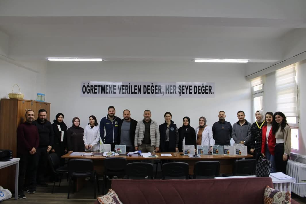 BAŞKAN KOÇYİĞİT ÖĞRETMENLERİ UNUTMADI