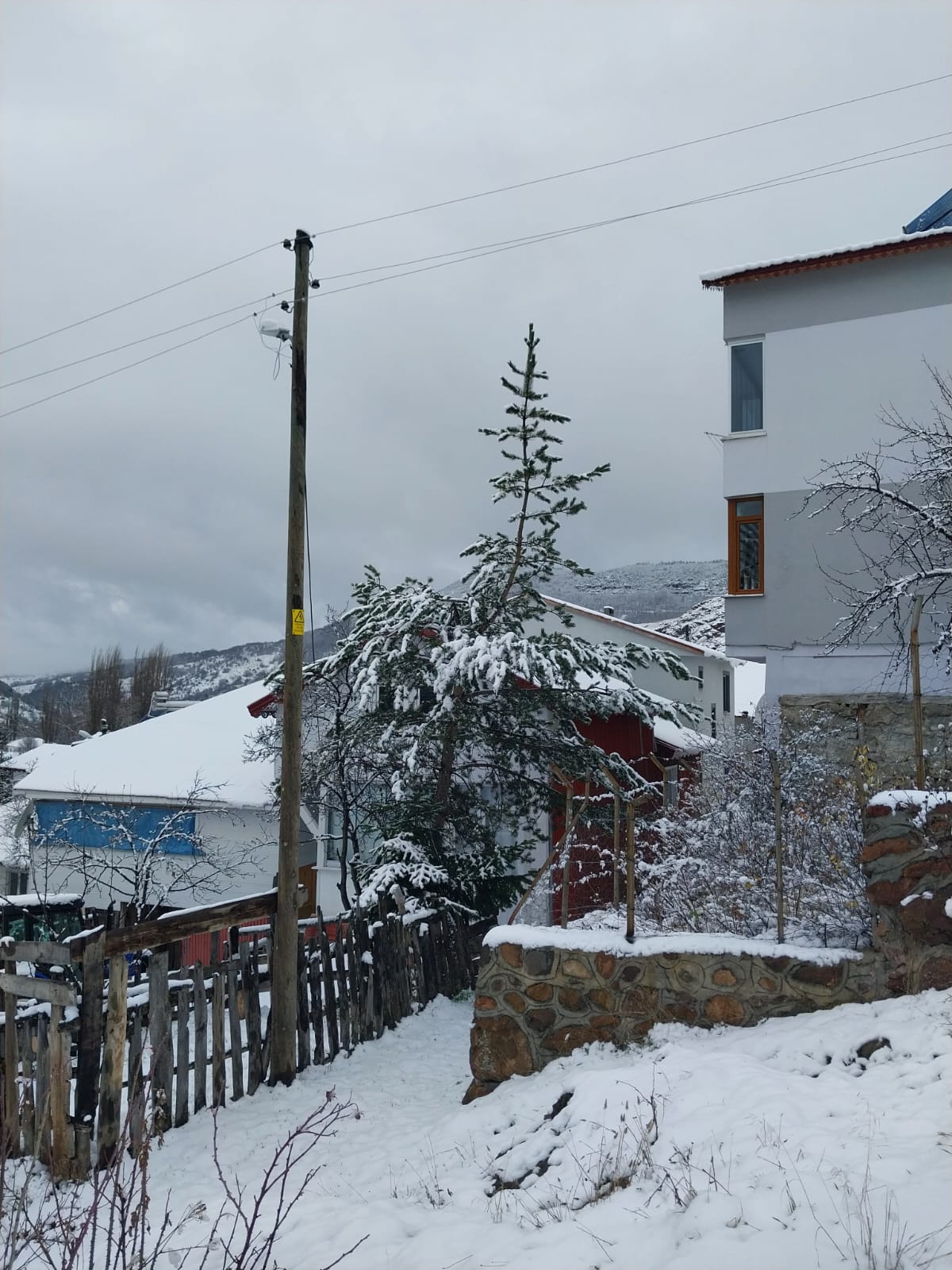 YEVELİ KÖYÜ KAR İLE DAHA DA GÜZELLEŞTİ