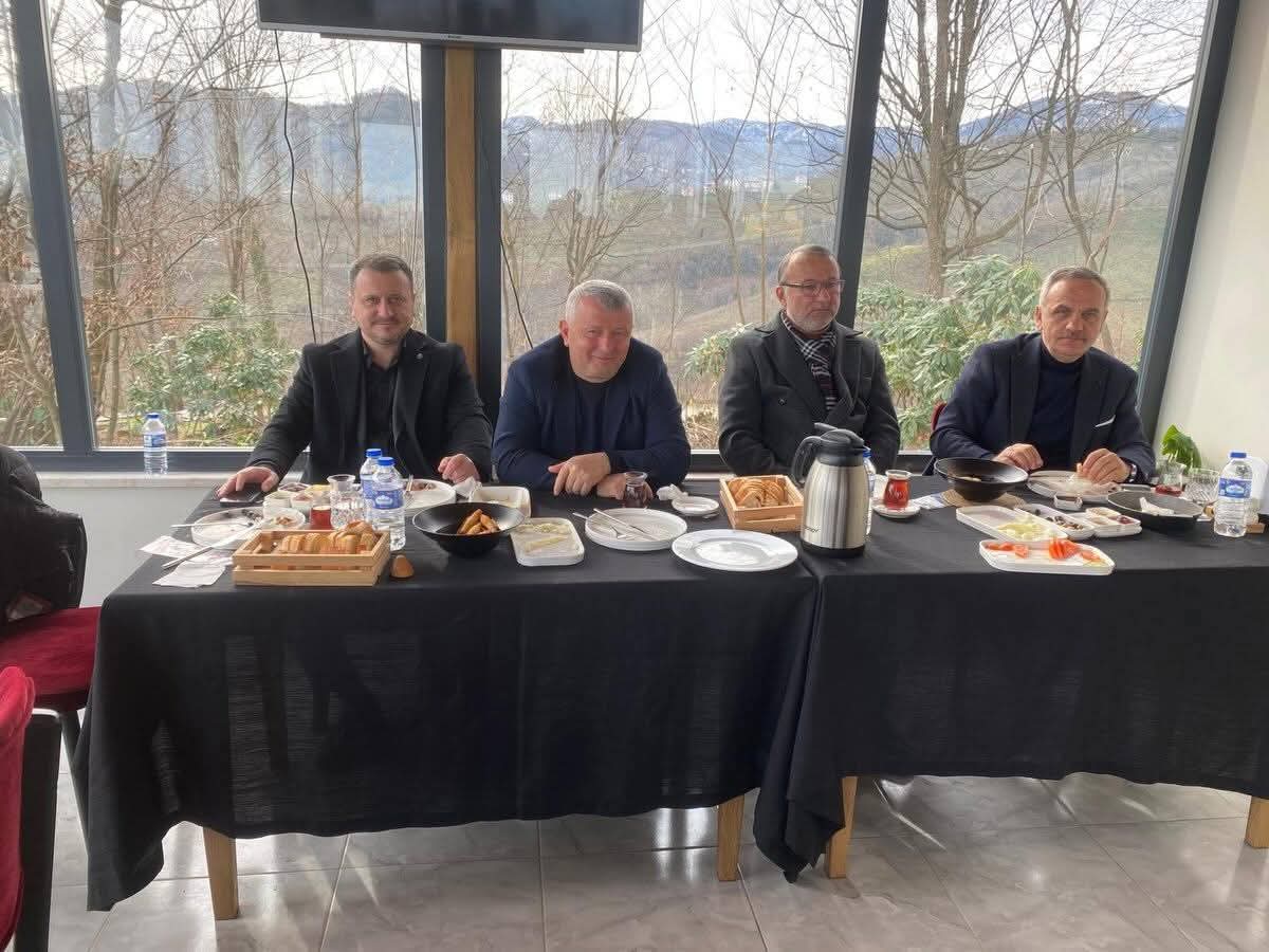 ENVER YILMAZ GÜLYALI MUHTARLARIYLA BULUŞTU