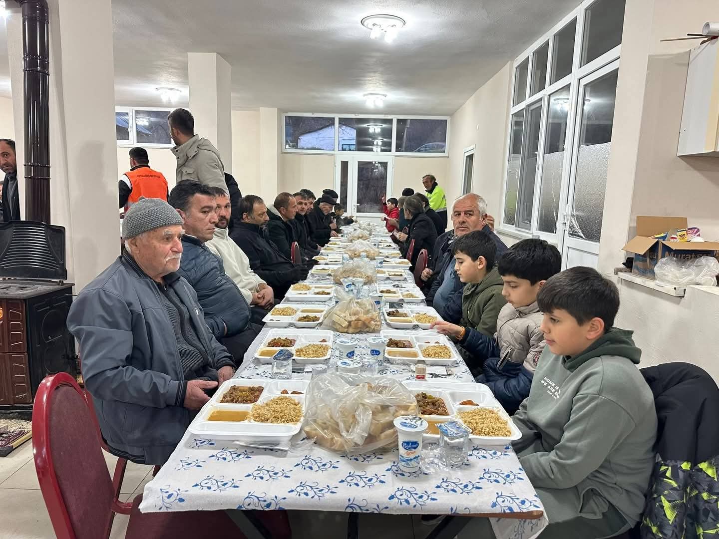 KOYULHİSAR BELEDİYESİNDEN İFTAR YEMEĞİ