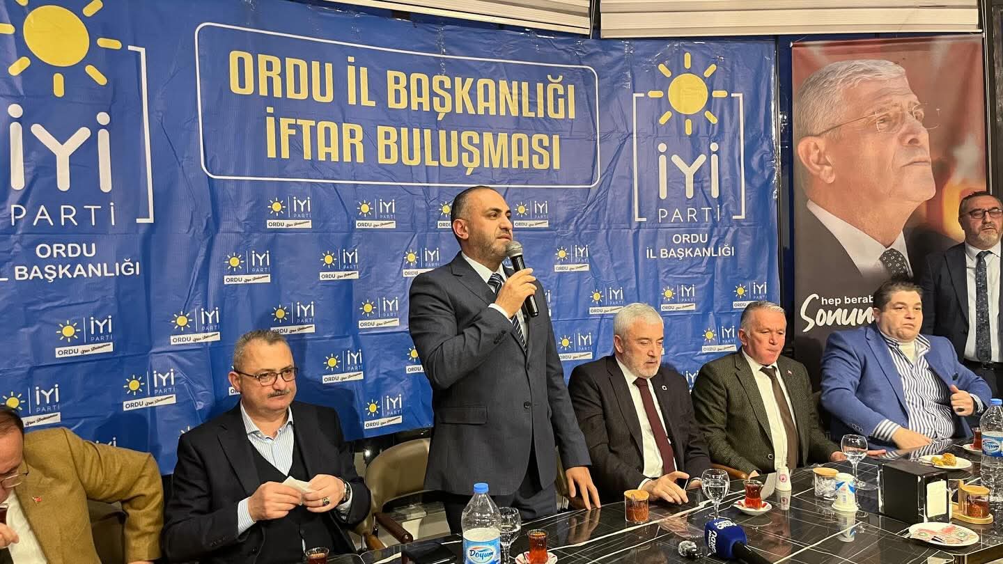 İYİ PARTİ'DEN ALTINORDULU MUHTARLARA İFTAR YEMEĞİ