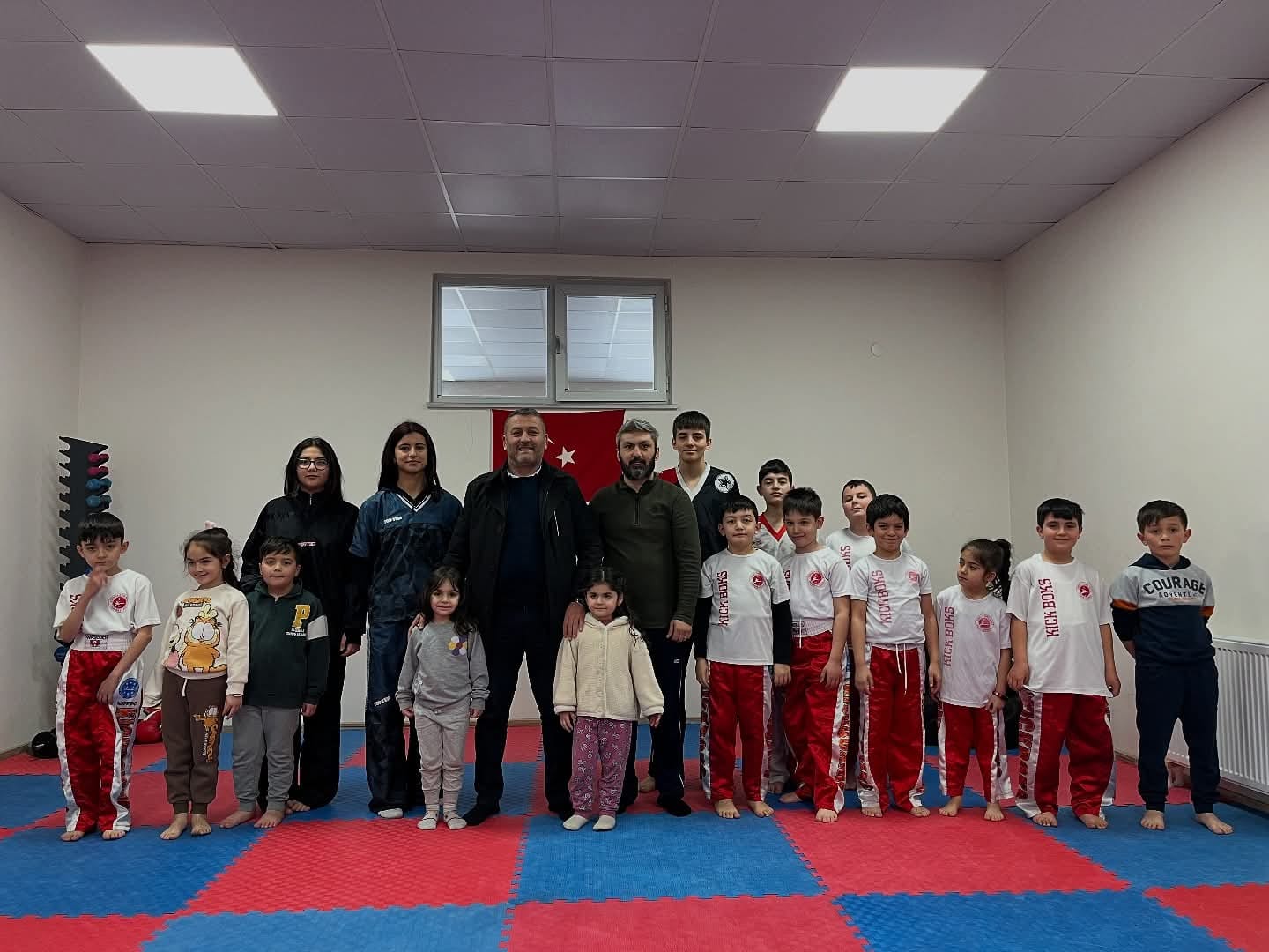 KİCK BOKSÇULARA BELEDİYE BAŞKANINDAN DESTEK ZİYARETİ