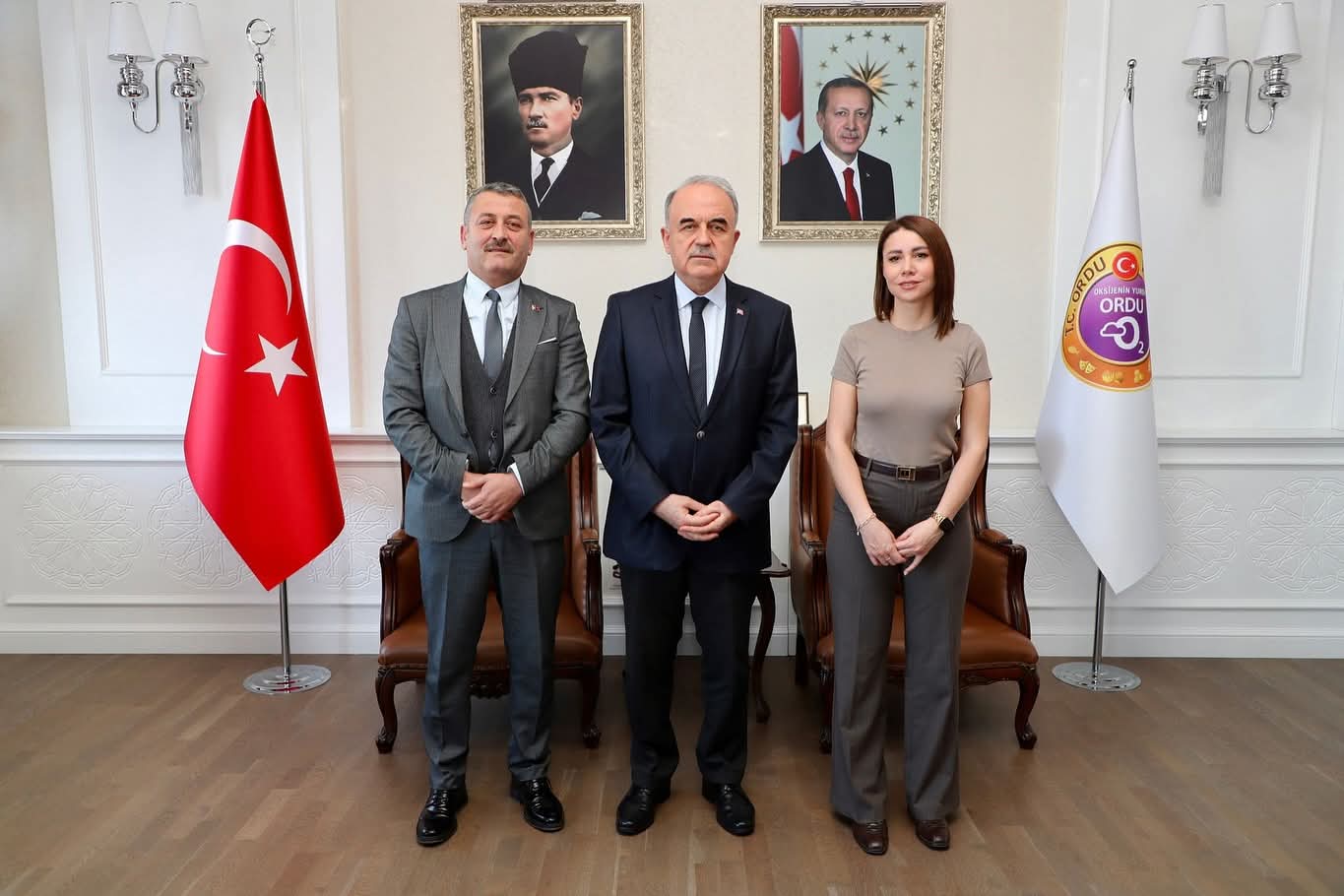 ORDU'NUN İLK KADIN PİLOTU ESRA ÖCAL, ORDU VALİSİNİ ZİYARET ETTİ