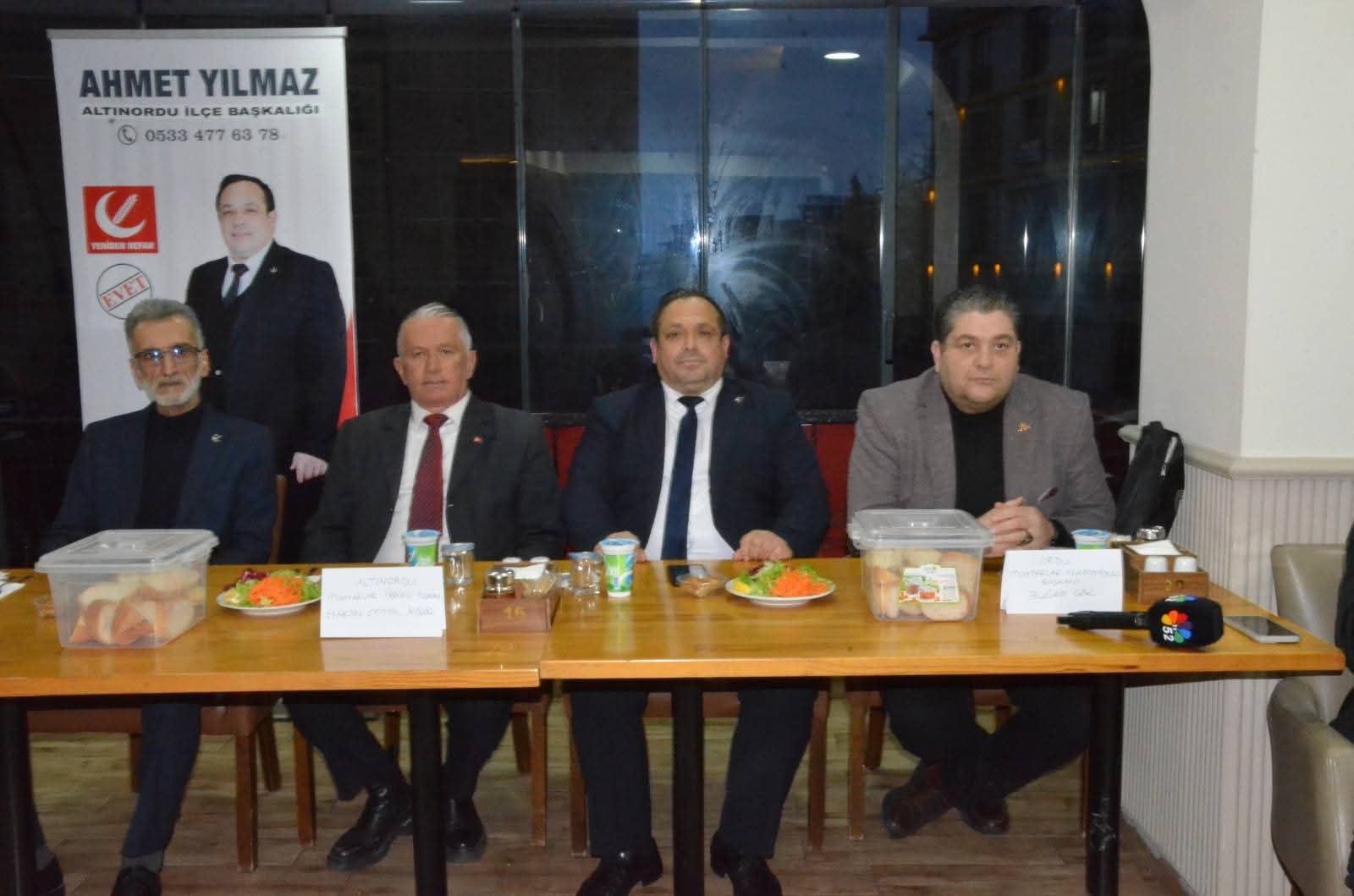 YENİDEN REFAH PARTİSİ İLÇE BAŞKANI AHMET YILMAZ ORUCUNU MUHTARLARLA AÇTI